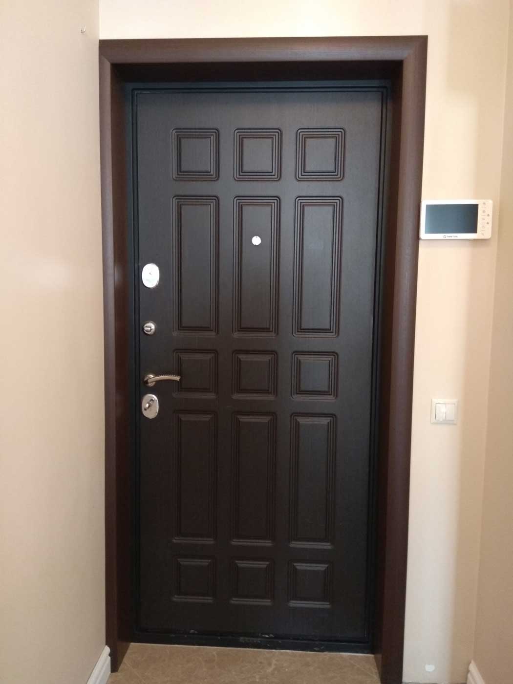 Чем можно отделать откосы входной двери: внутри и снаружи